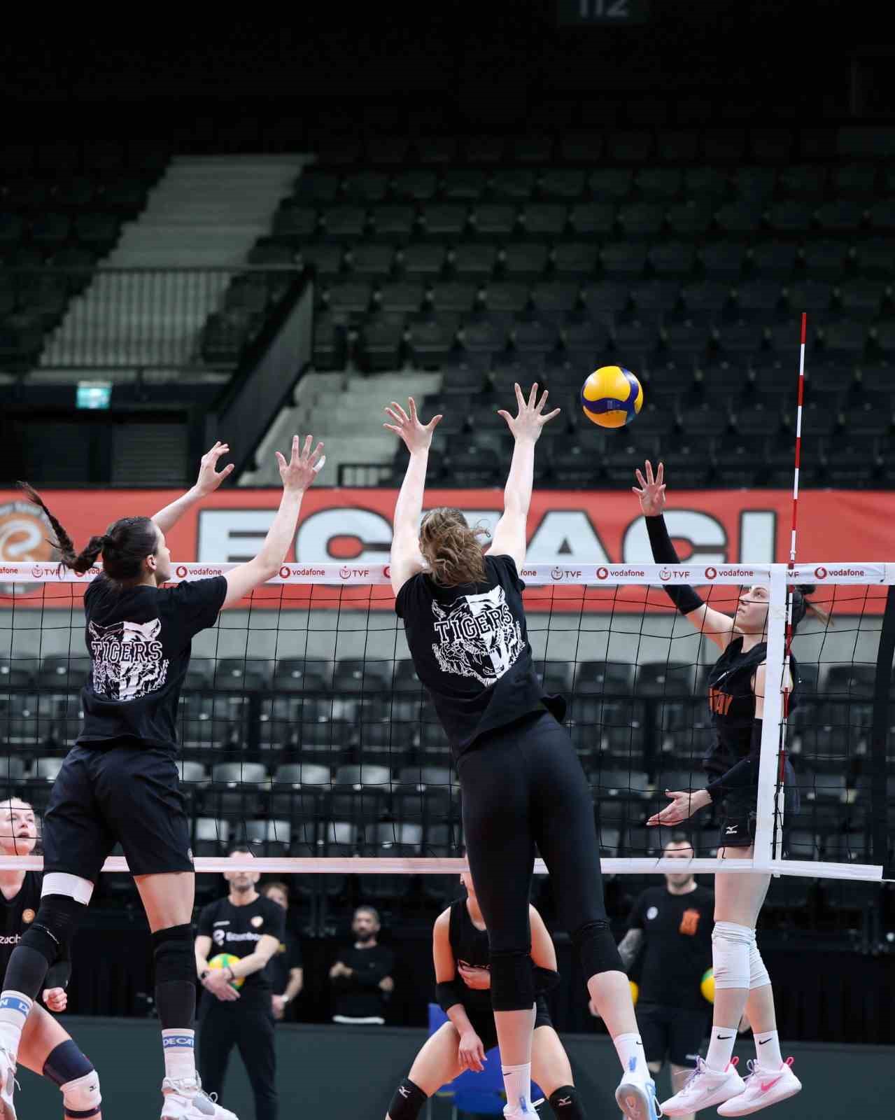 Eczacıbaşı Dynavit, yarı final ilk maçına çıkıyor
