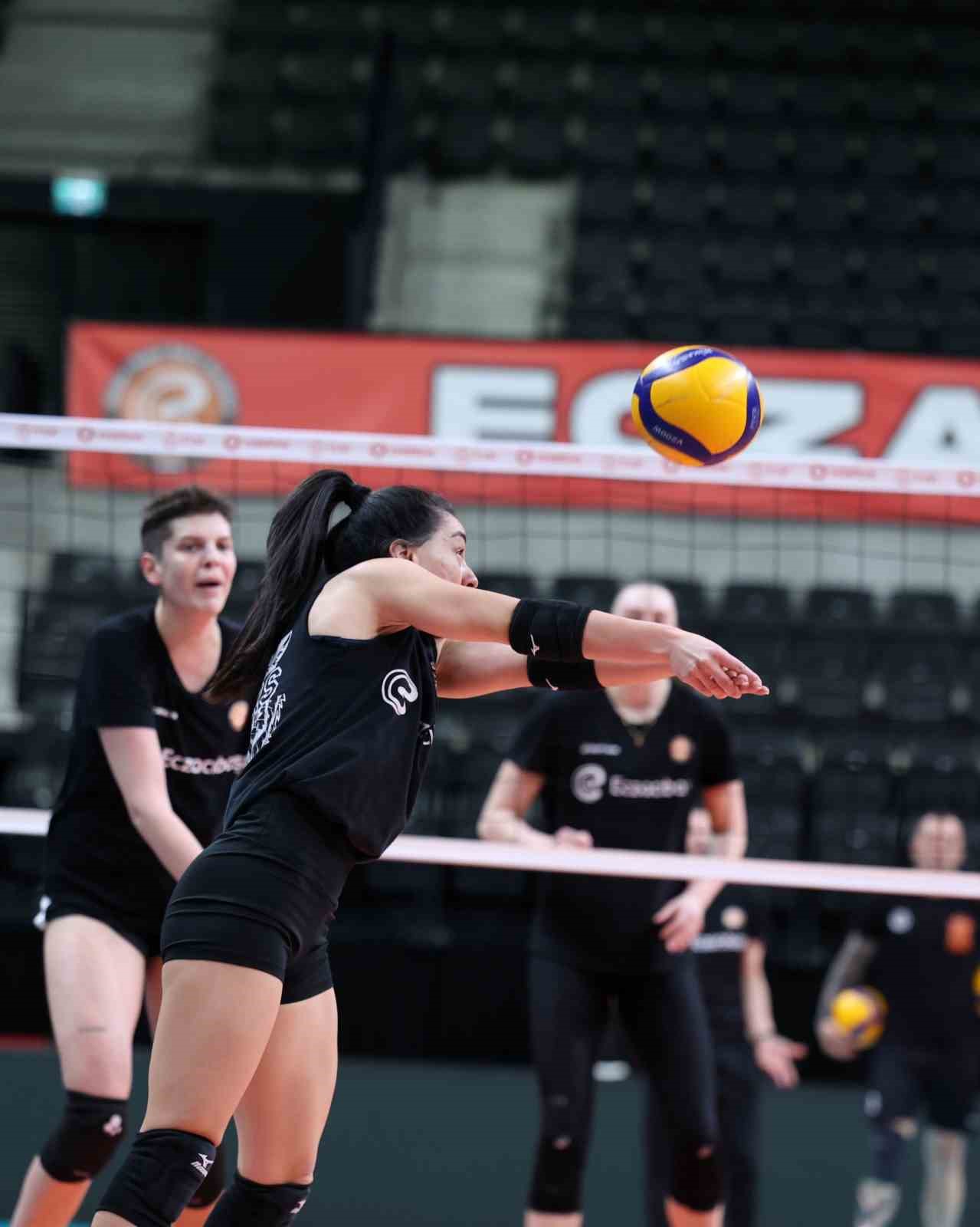 Eczacıbaşı Dynavit, yarı final ilk maçına çıkıyor
