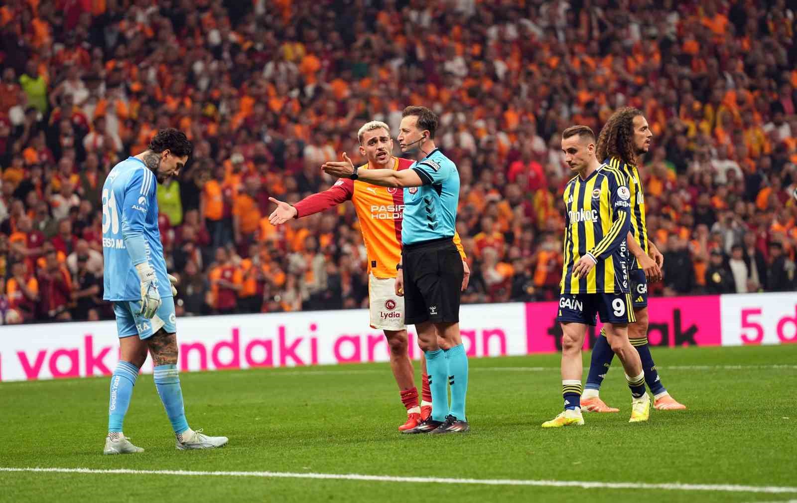 Ederson, derbide kırmızı kart gördü
