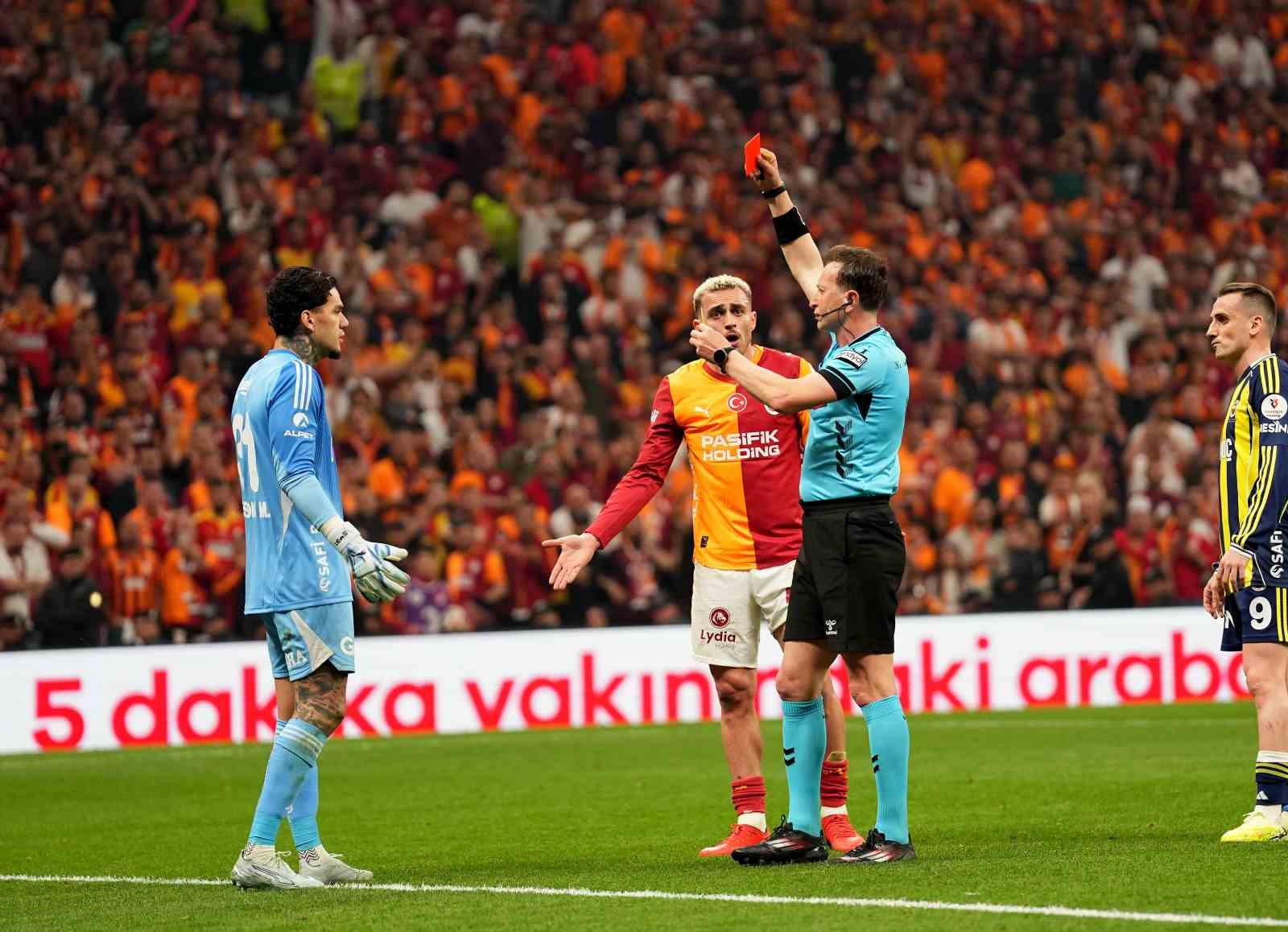 Ederson, derbide kırmızı kart gördü
