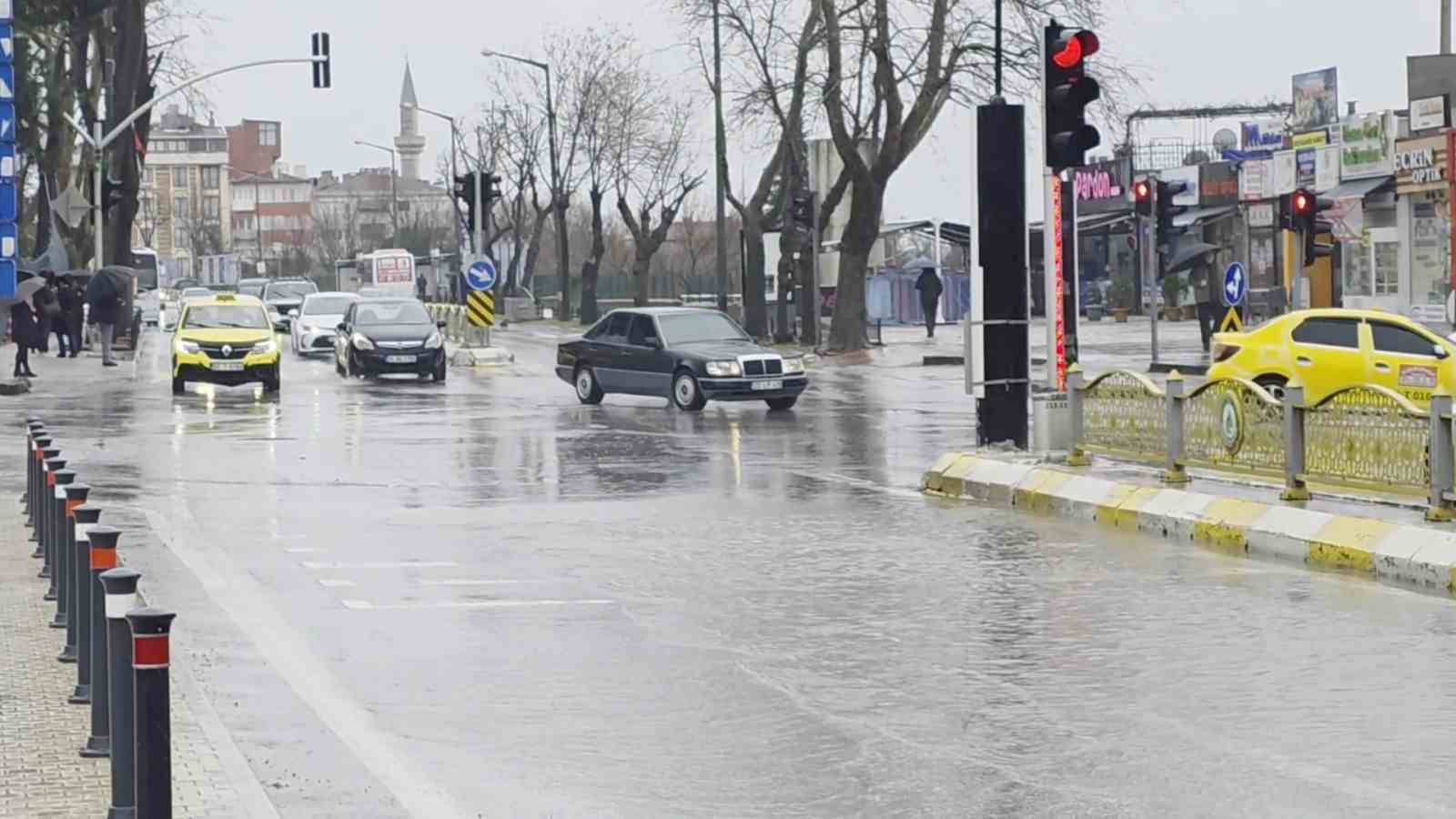 Edirne güne yağmurla uyandı
