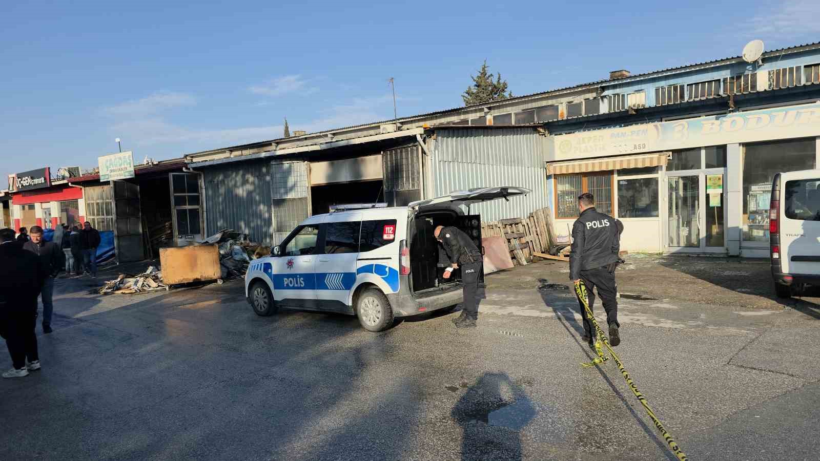 Edirne Sanayi Sitesi’ndeki korkutan yangındaki hasarın boyutu gün ağarınca ortaya çıktı
