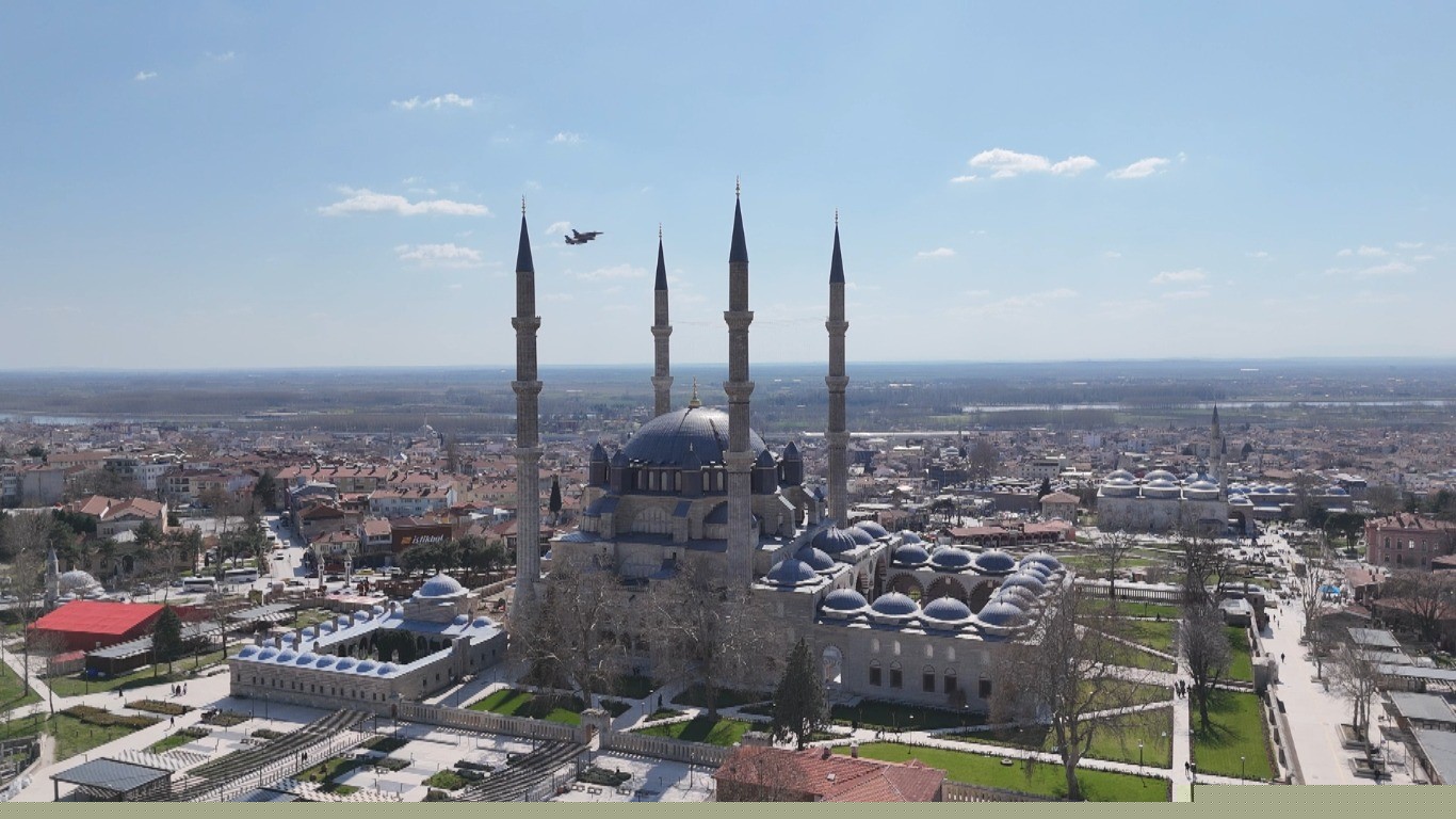 Edirne semalarında F-16 ve Akıncı’dan prova uçuşu
