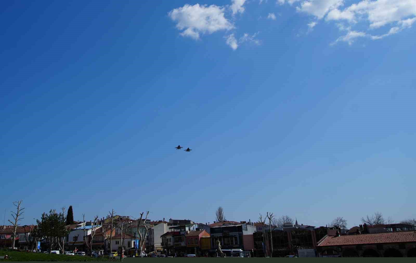 Edirne semalarında F-16 ve Akıncı’dan prova uçuşu
