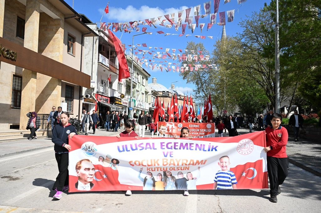 Edirne’de 23 Nisan coşkusu Balkanlardan gelen öğrencilerle birlikte yaşandı
