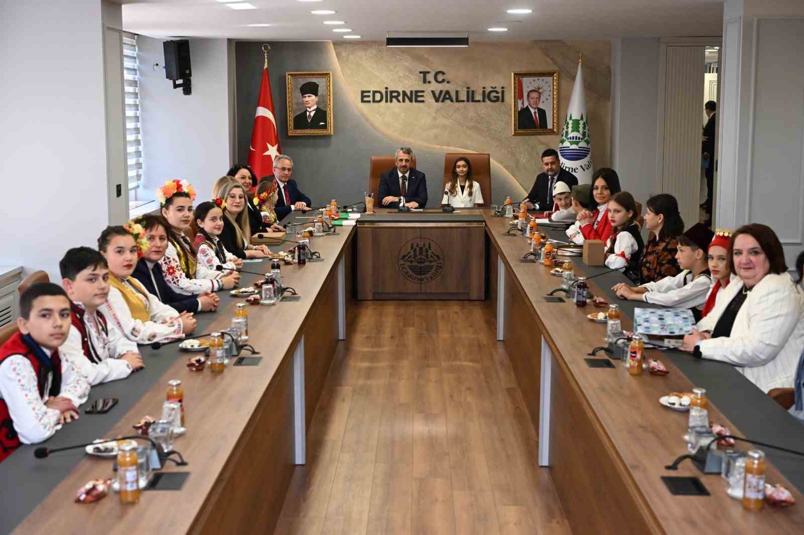 Edirne’de 23 Nisan coşkusu Balkanlardan gelen öğrencilerle birlikte yaşandı
