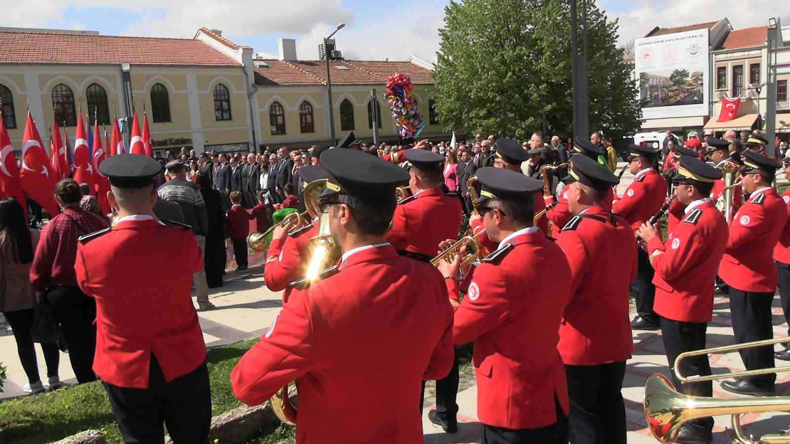 Edirne’de 23 Nisan coşkusu Balkanlardan gelen öğrencilerle birlikte yaşandı
