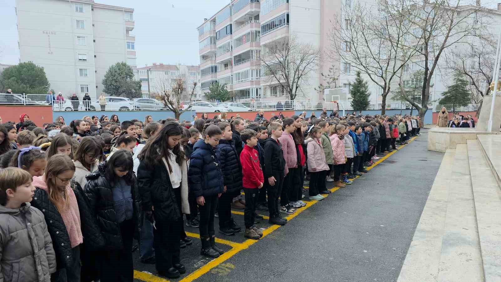 Edirne’de 6 şubat depreminde hayatını kaybedenler için saygı duruşu
