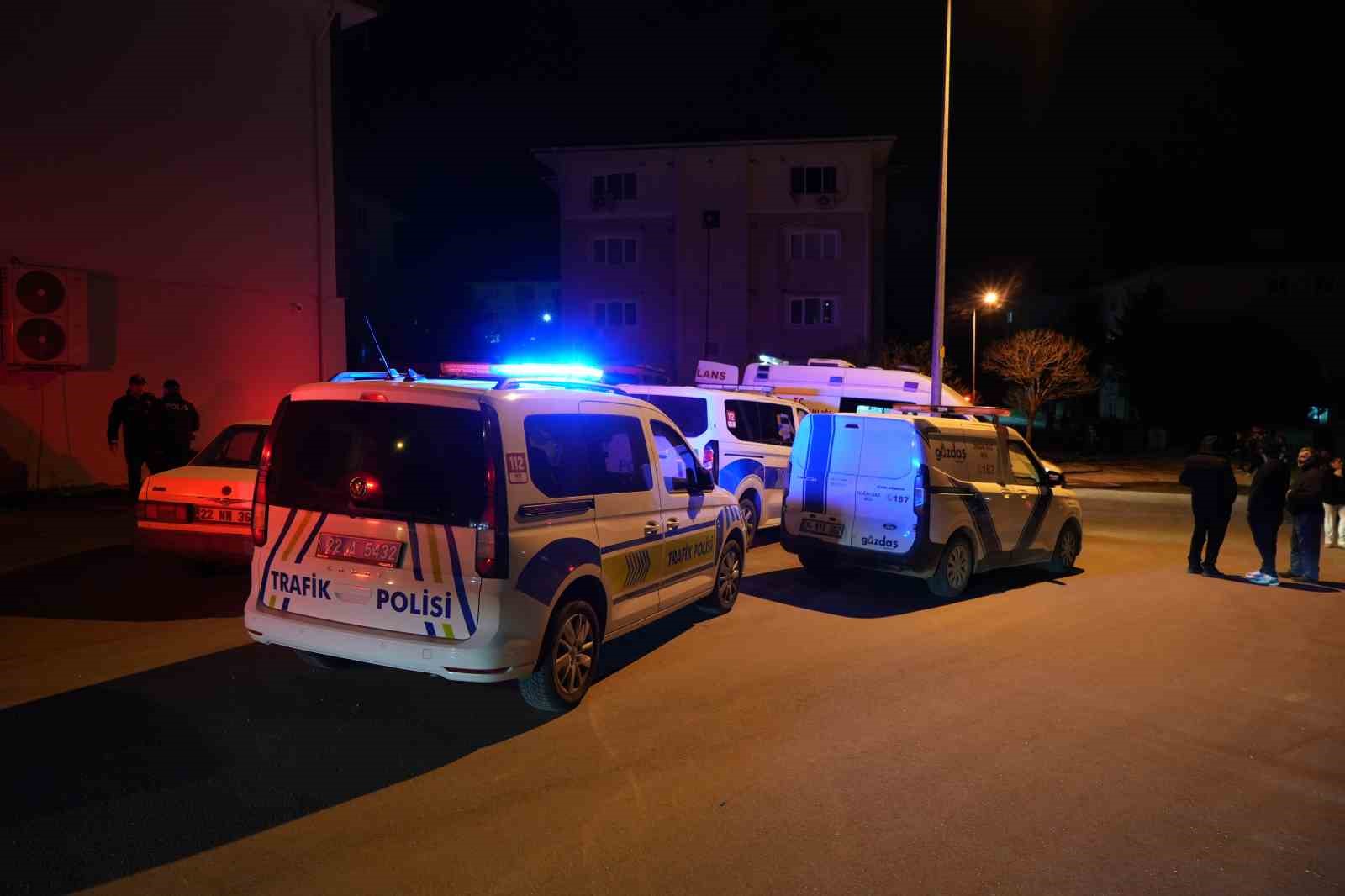 Edirne’de apartman dairesinde korkutan yangın
