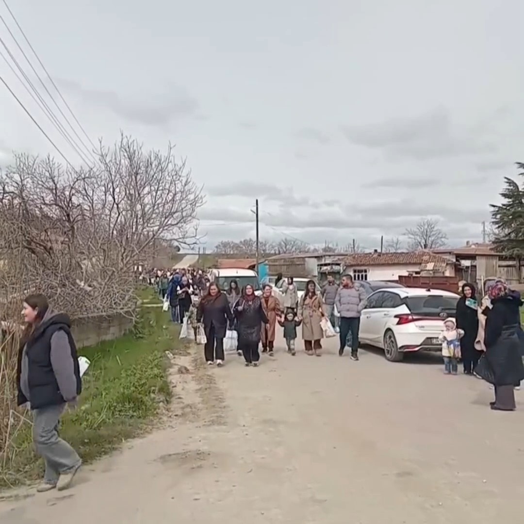 Edirne’de asırlardır süren arife günü şeker toplama geleneği

