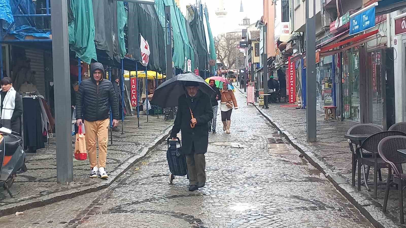 Edirne’de beklenen yağış başladı
