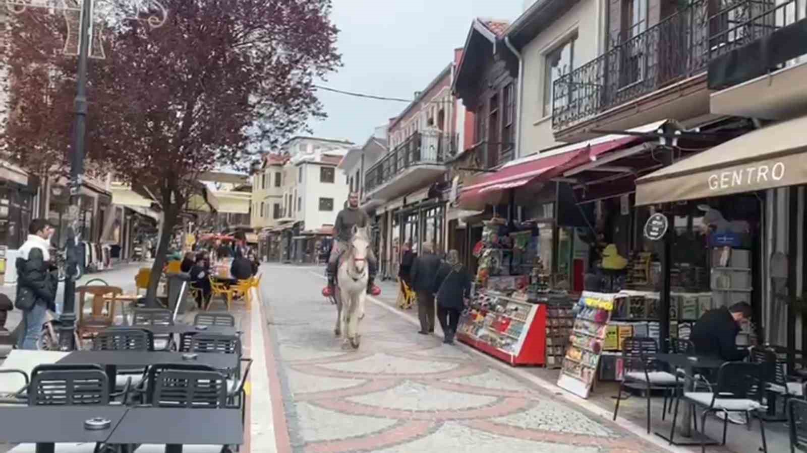 Edirne’de beyaz atla caddeyi turlardı
