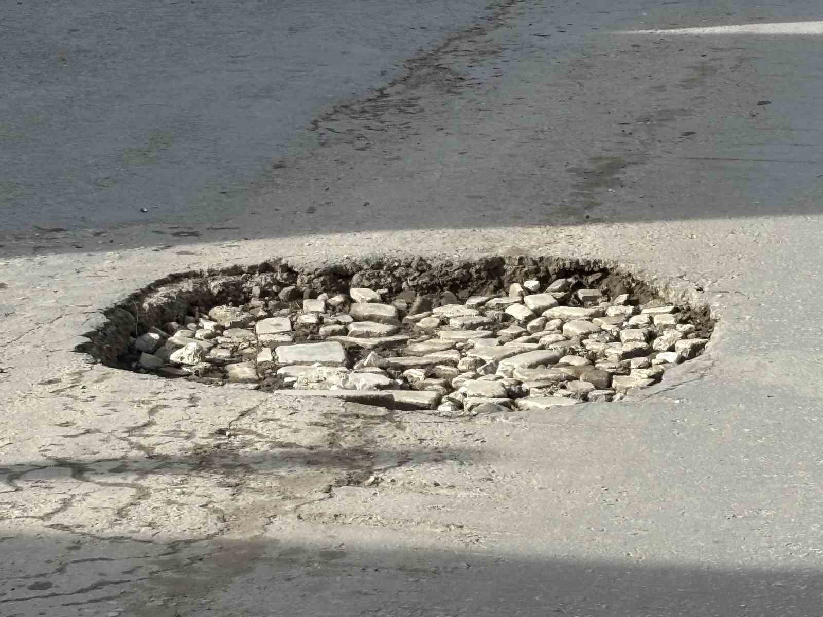 Edirne’de bozuk yollar sürücülerin çilesi oldu
