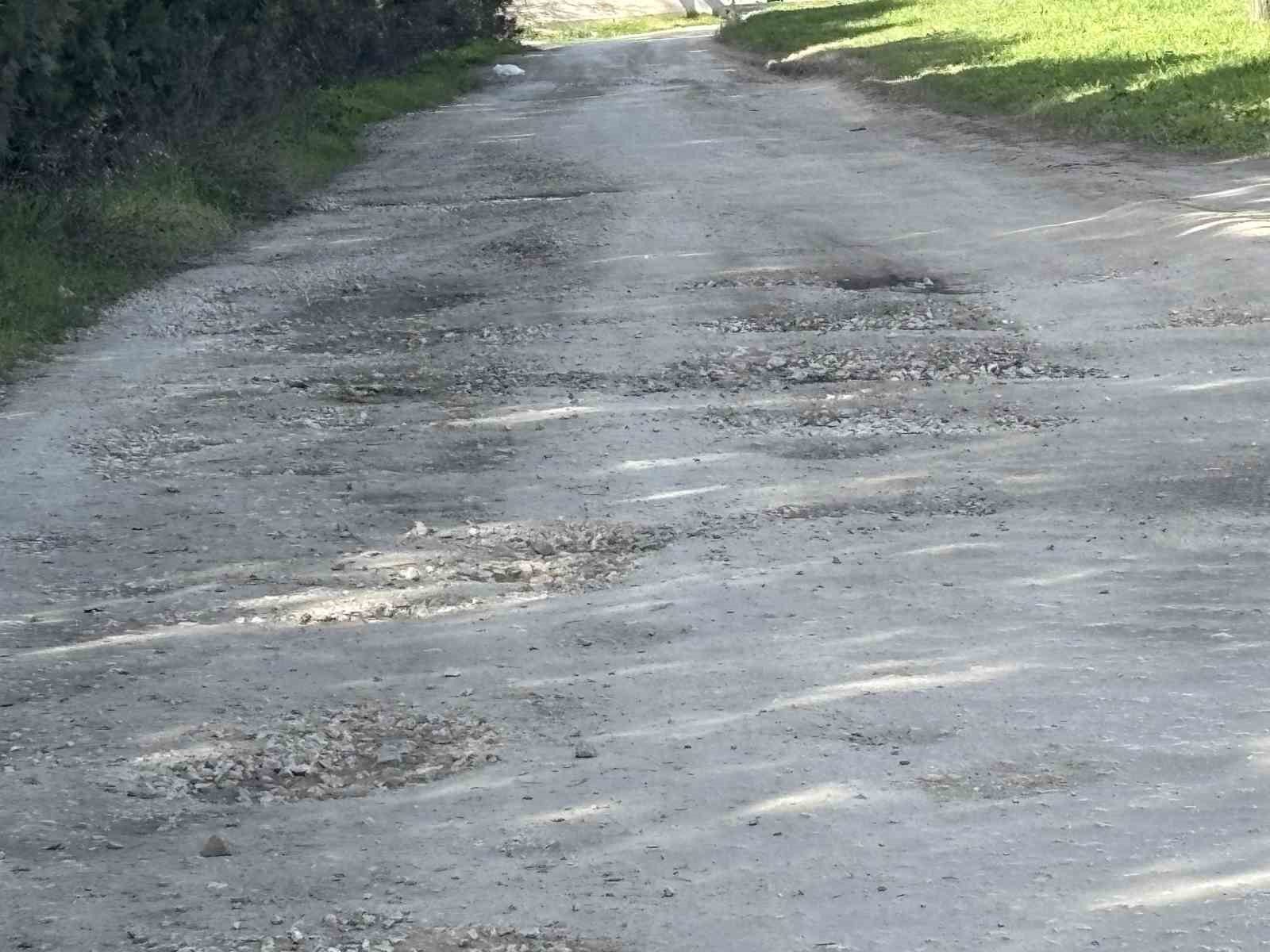 Edirne’de bozuk yollar sürücülerin çilesi oldu
