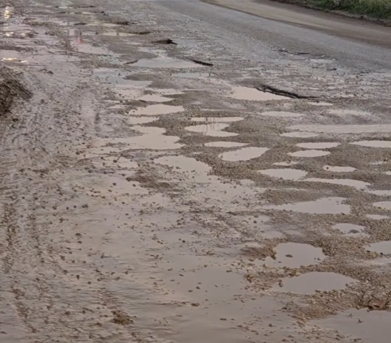 Edirne’de bozuk yollar sürücülerin çilesi oldu
