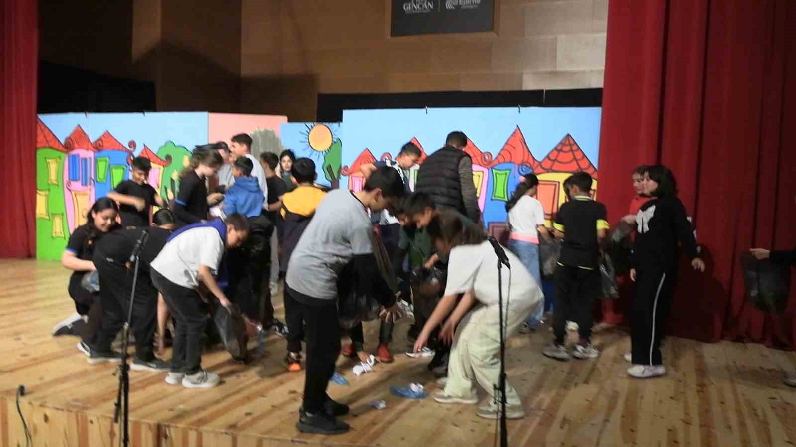 Edirne’de çocuklara doğa sevgisi sahne üzerinden aktarıldı
