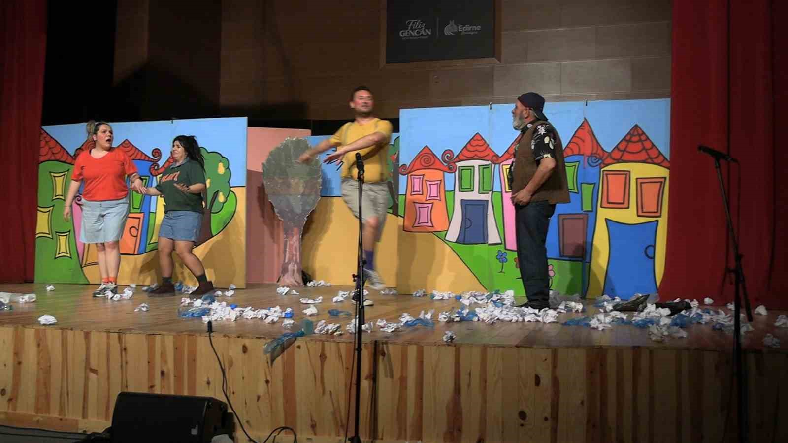 Edirne’de çocuklara doğa sevgisi sahne üzerinden aktarıldı
