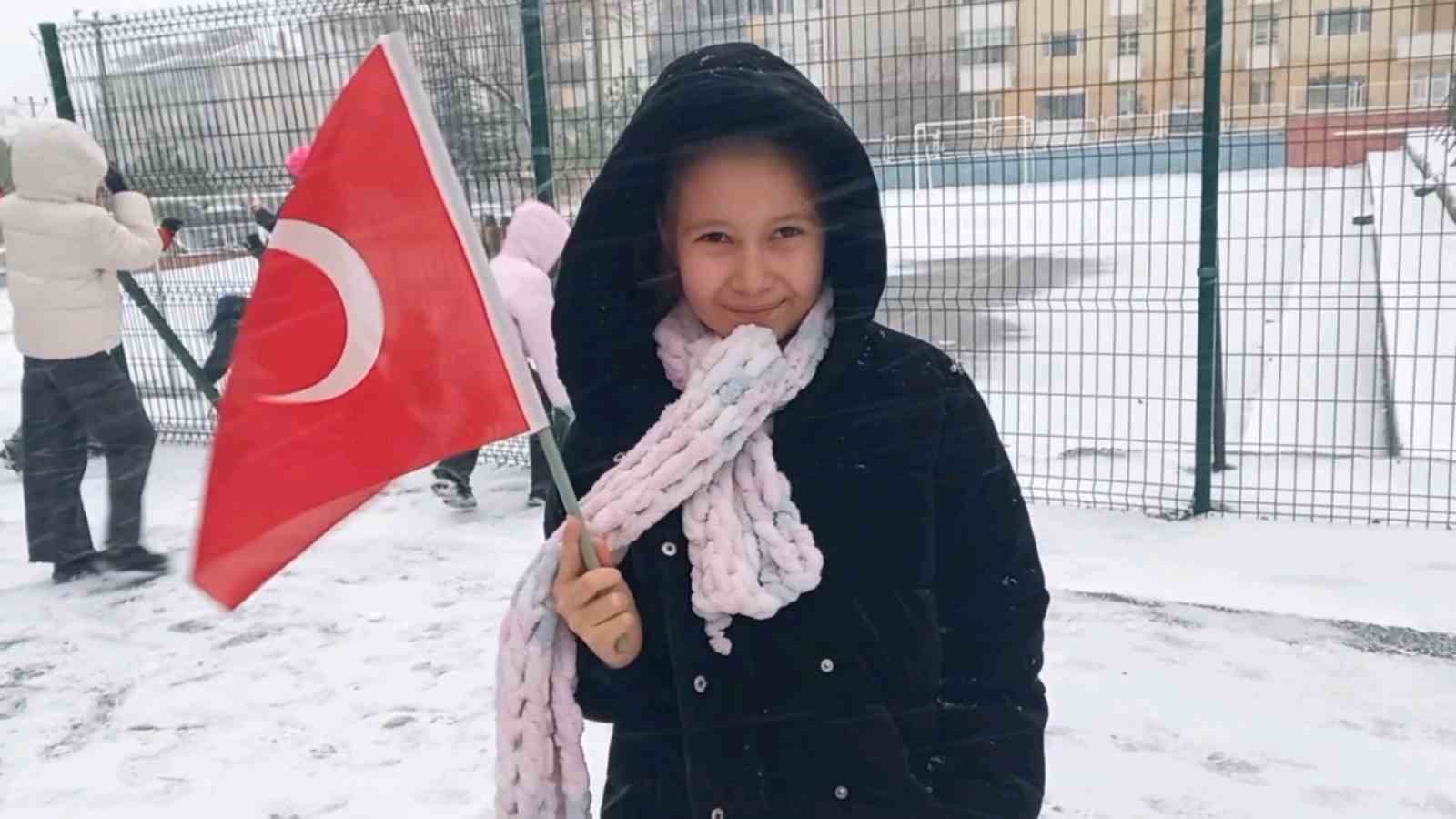 Edirne’de çocukların kar sevinci
