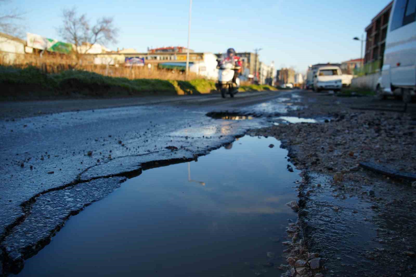 Edirne’de çukur isyanı: "Yollar yapılmazsa canımızdan olacağız"
