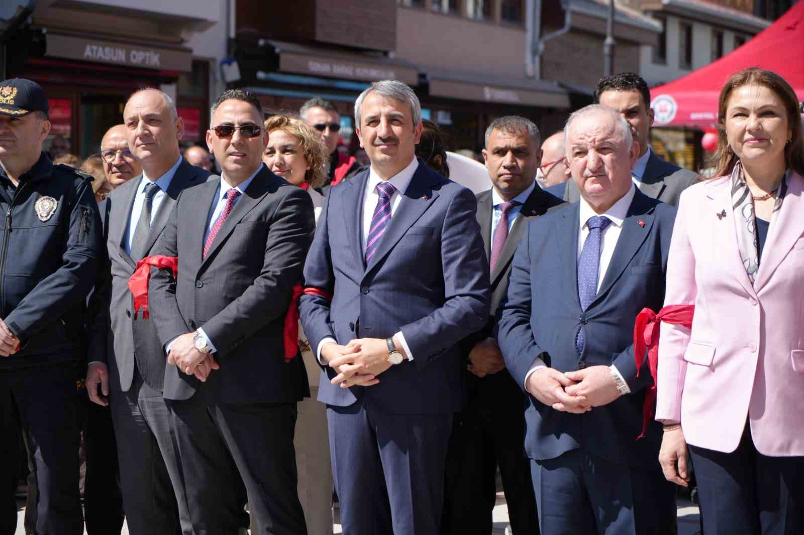 Edirne’de Dünya Romanlar Günü’nde renkli görüntüler
