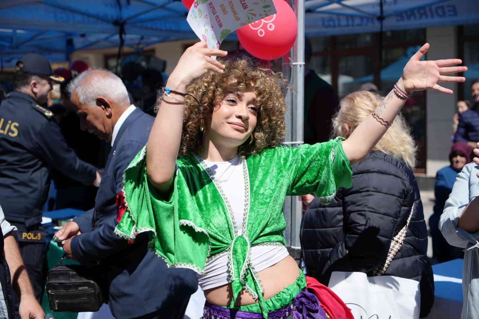 Edirne’de Dünya Romanlar Günü’nde renkli görüntüler
