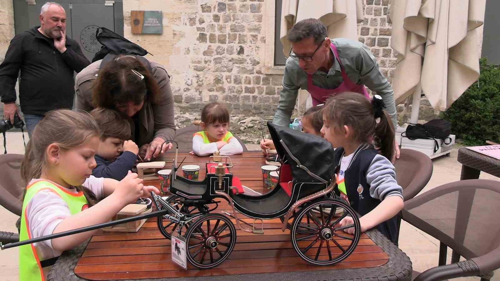 Edirne’de geçmişin izleri minik ellerle boyandı
