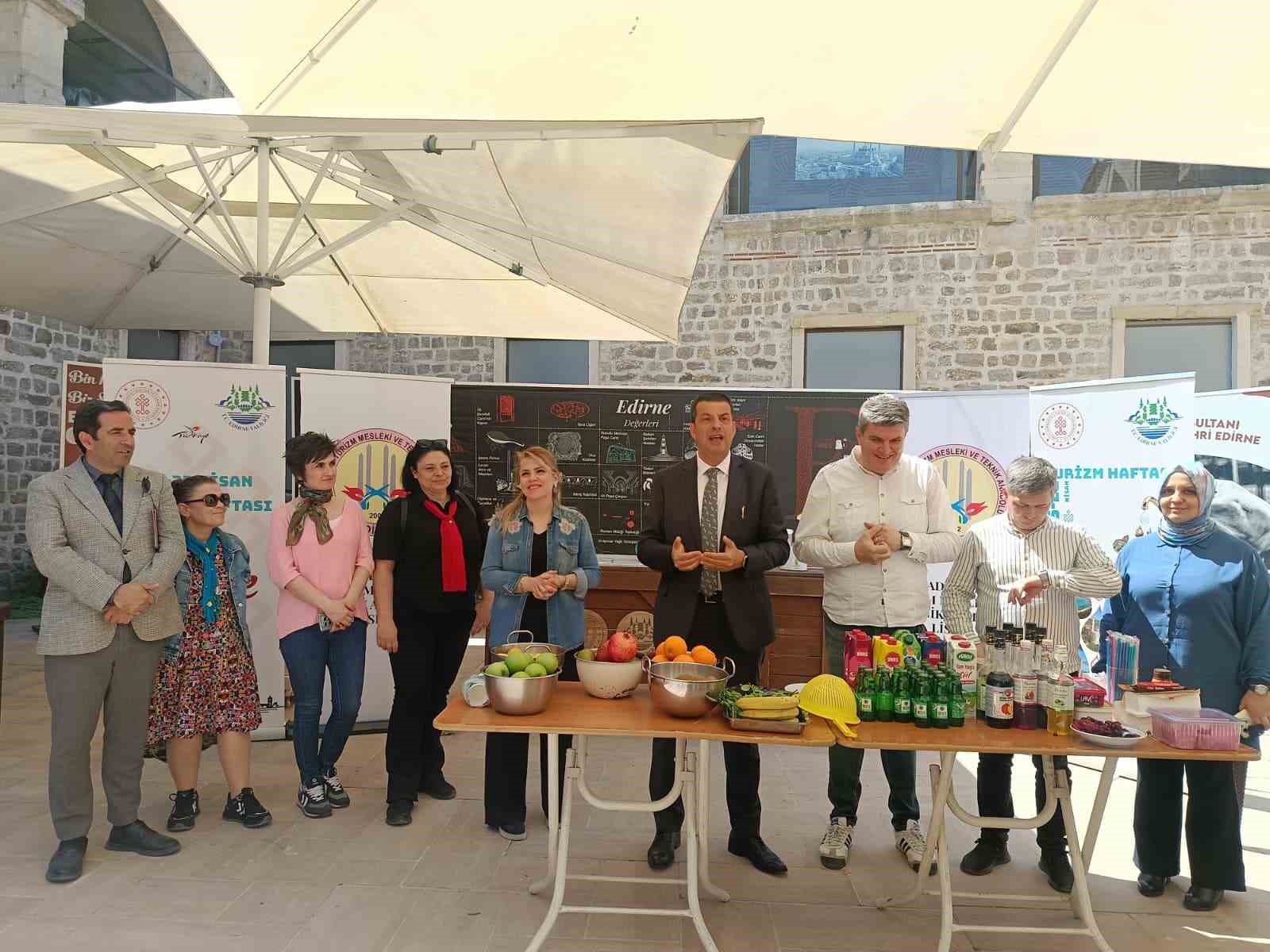 Edirne’de geleceğin aşçıları, içecek yarışmasında hünerlerini sergiledi
