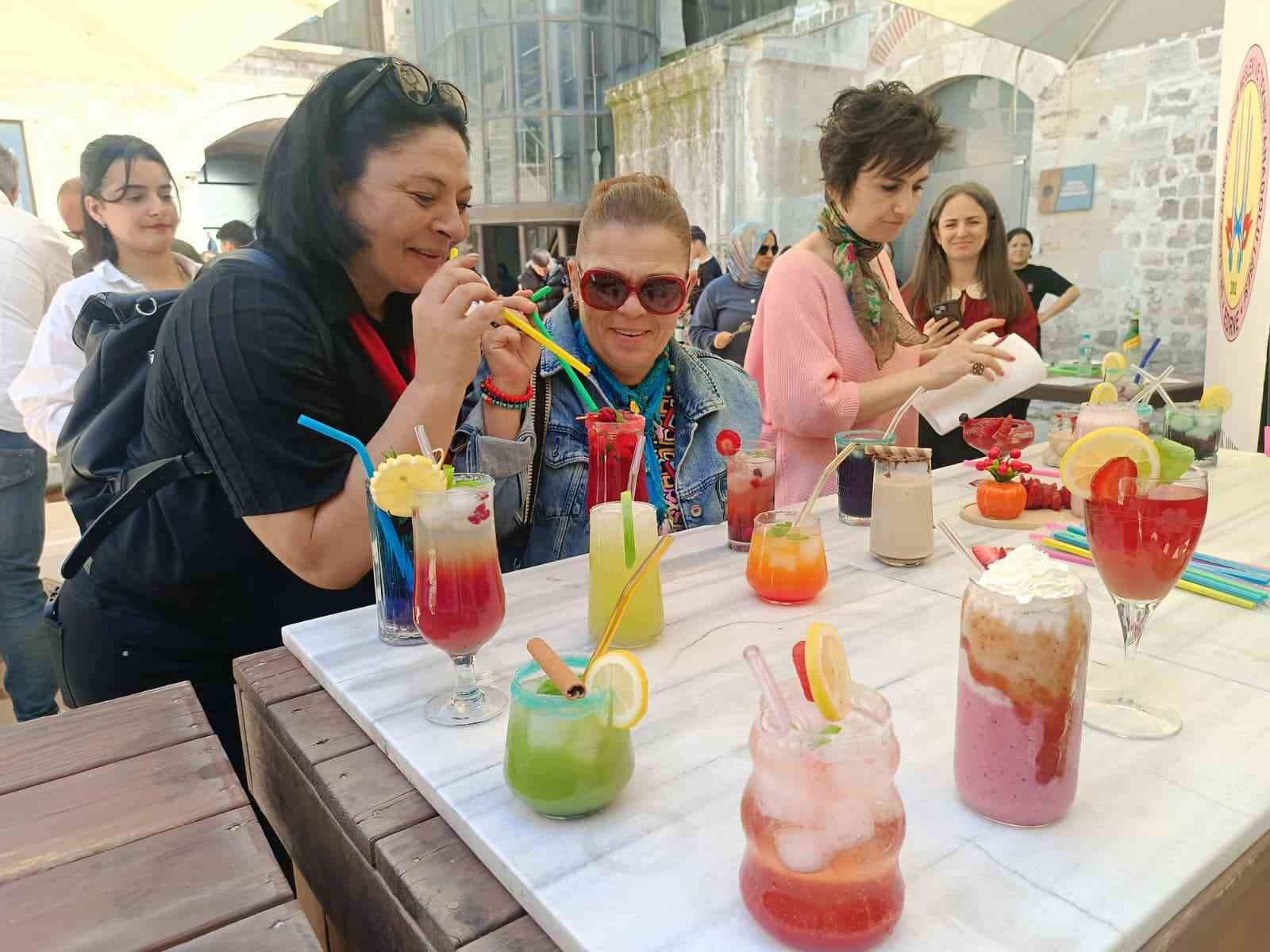 Edirne’de geleceğin aşçıları, içecek yarışmasında hünerlerini sergiledi
