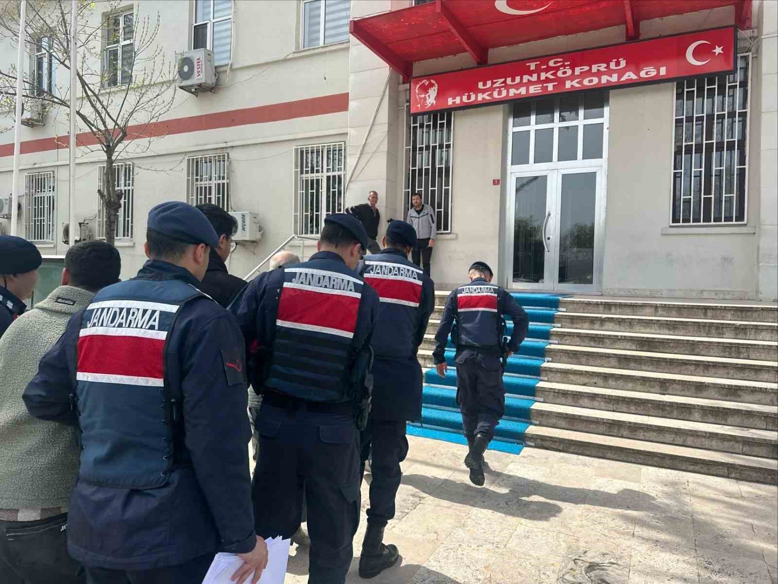 Edirne’de göçmen kaçakçılığı operasyonu: 3 tutuklama
