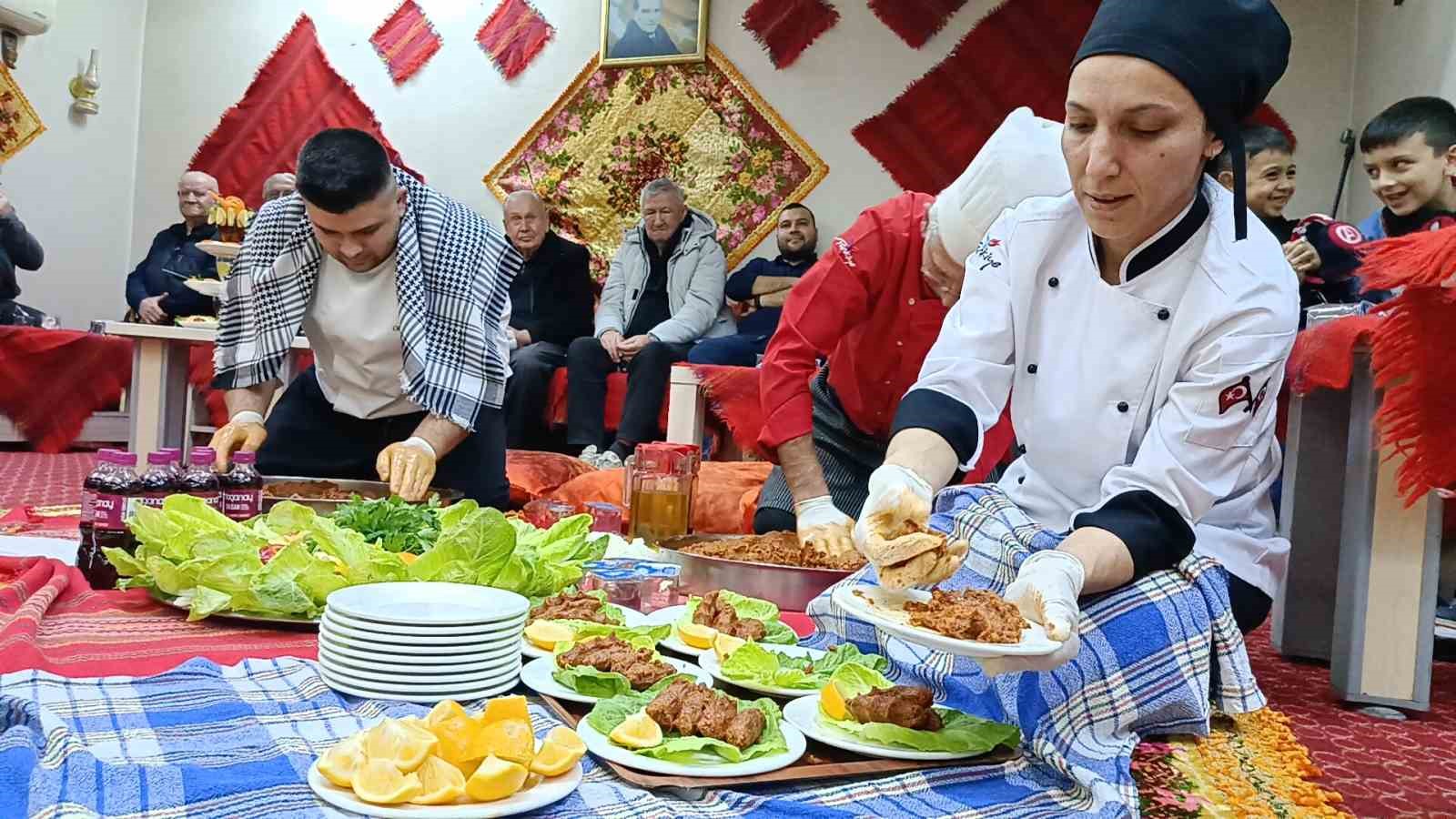 Edirne’de huzurevinde sıra gecesi: Gönüller bir oldu, yüzler güldü
