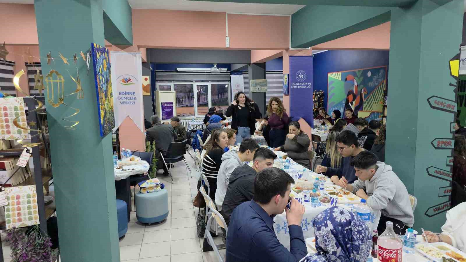 Edirne’de imece usulü iftar: Okul içinde Ramazan bereketi
