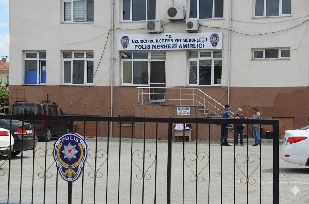 Edirne’de insanlık ölmemiş dedirten olay: Yolda bulduğu 13 bin 600 lirayı polise teslim etti
