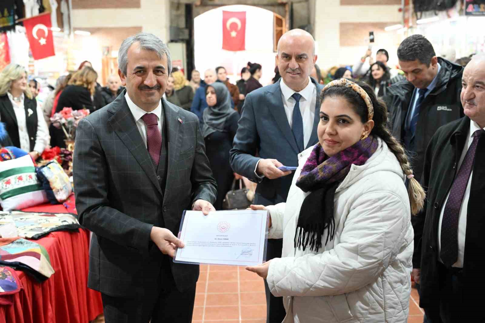 Edirne’de kadınların el emeği göz nuru ürünleri görücüye çıktı
