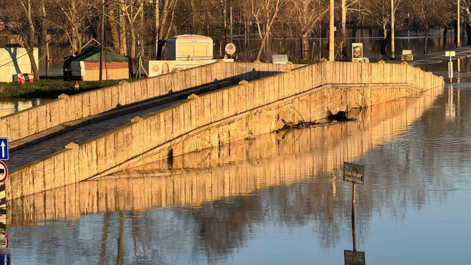 Edirne’de Kırkpınar Er Meydanı su altında kaldı
