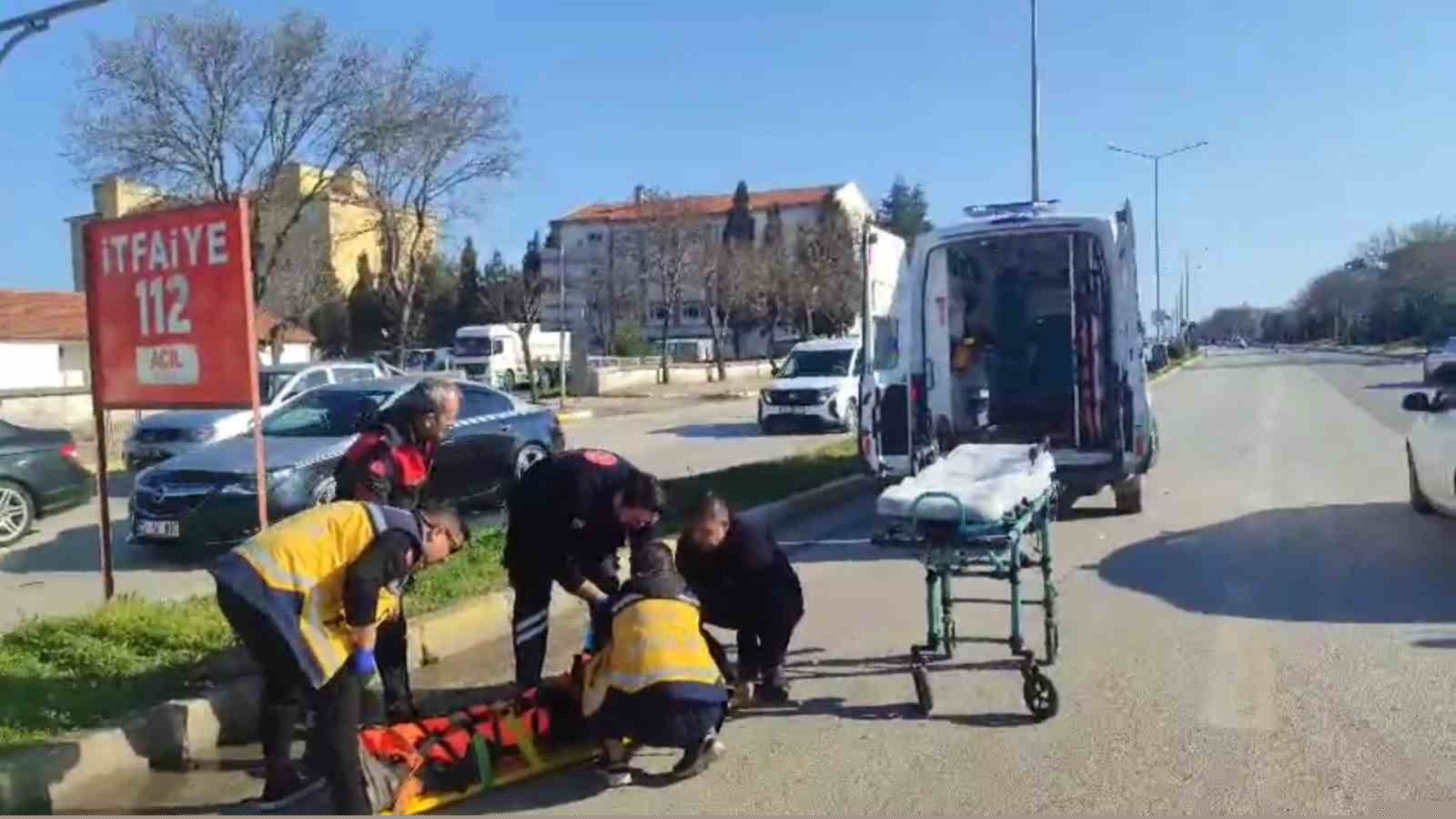 Edirne’de kırmızı ışıkta geçen yayaya araç çarptı
