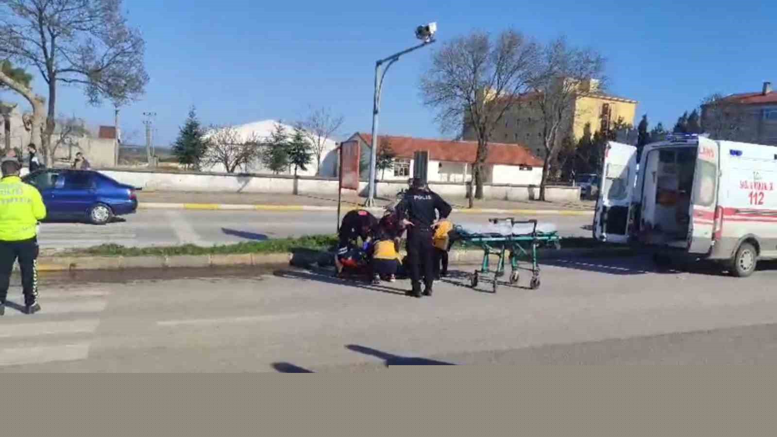 Edirne’de kırmızı ışıkta geçen yayaya araç çarptı
