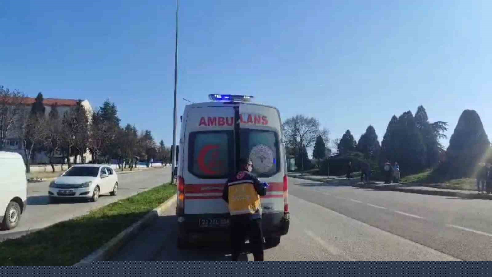 Edirne’de kırmızı ışıkta geçen yayaya araç çarptı
