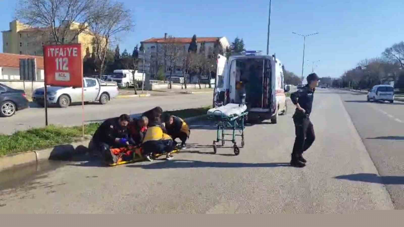 Edirne’de kırmızı ışıkta geçen yayaya araç çarptı
