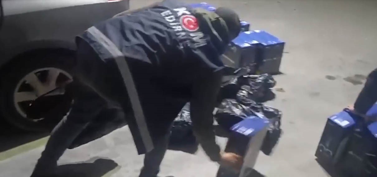 Edirne’de milyonluk kaçak ürünler polis operasyonuyla yakalandı
