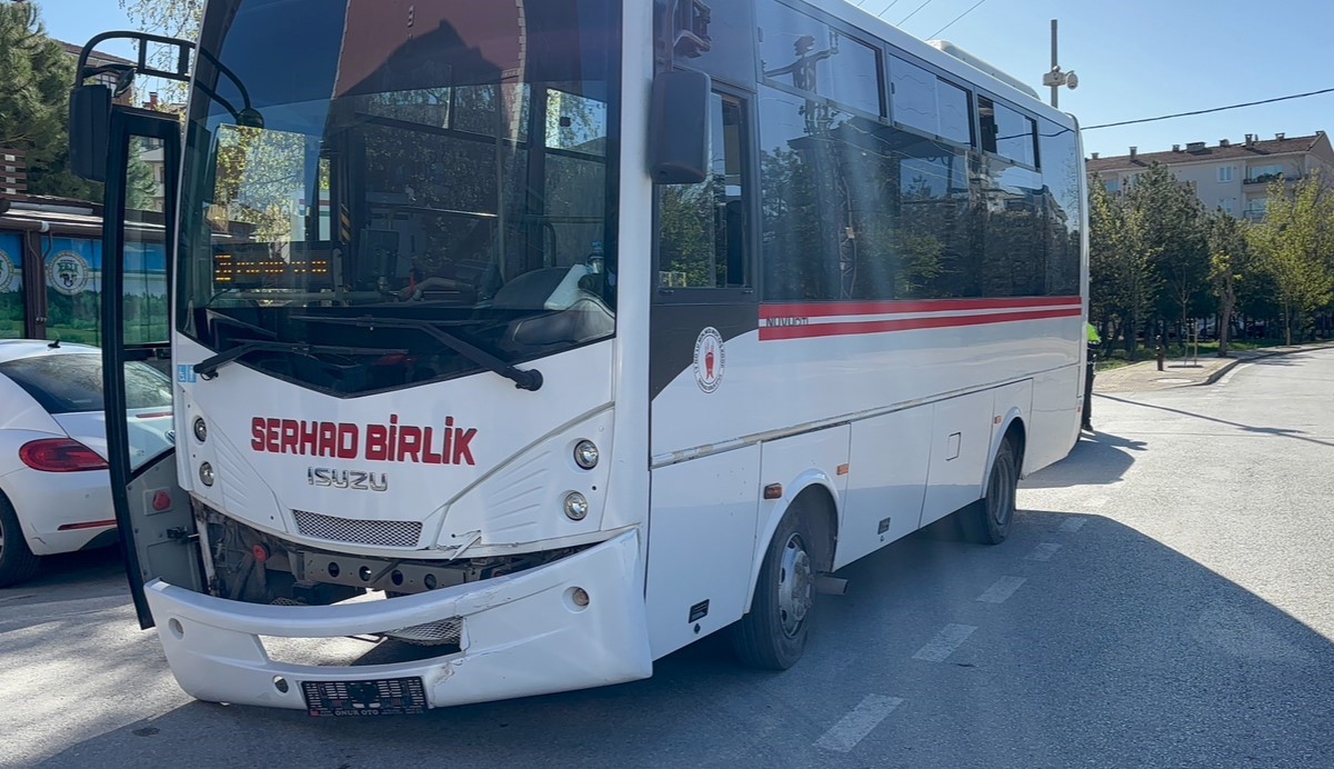 Edirne’de minibüs ile otomobil çarpıştı: 1 yaralı
