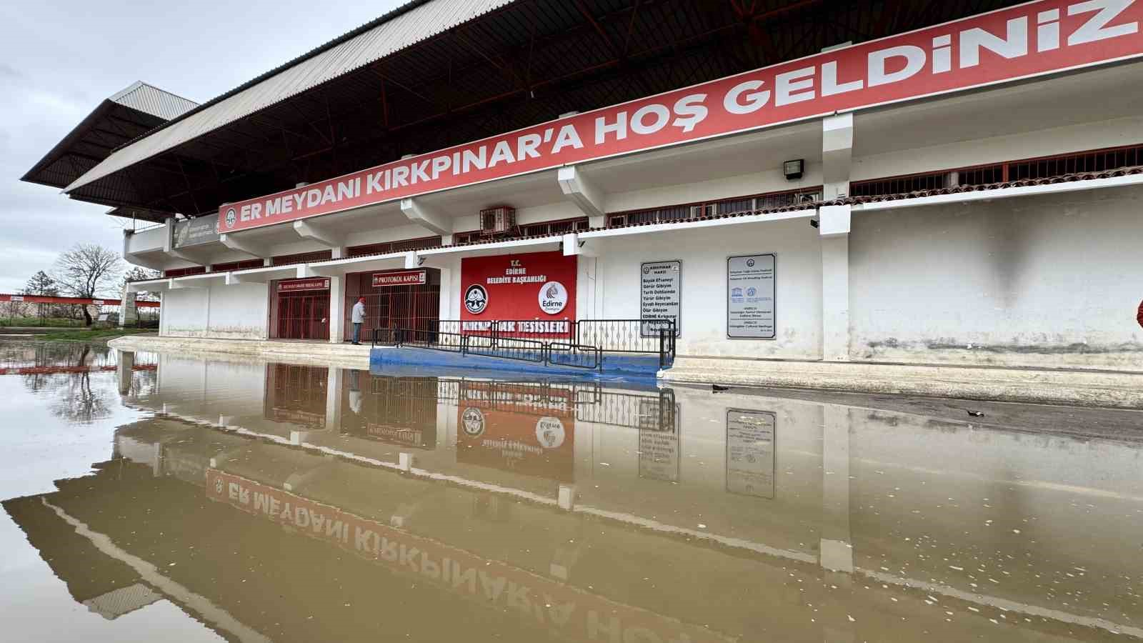 Edirne’de nehir taşkını: Sular Er Meydanına ilerliyor
