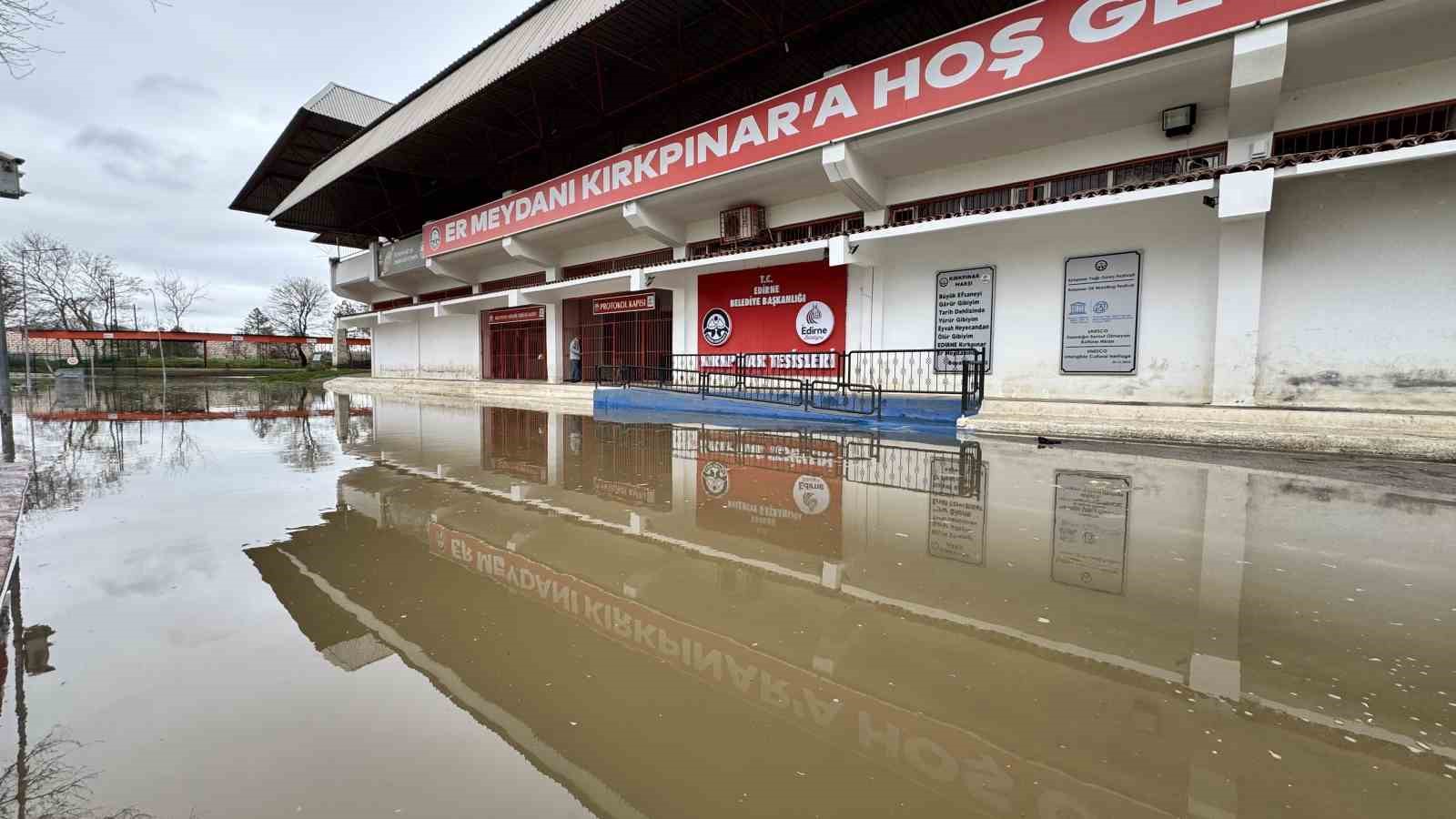 Edirne’de nehir taşkını: Sular Er Meydanına ilerliyor
