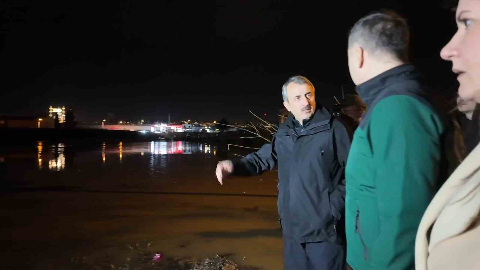 Edirne’de nehirlerde taşkın riski: Tunca ve Meriç Köprüsü ulaşıma kapatıldı
