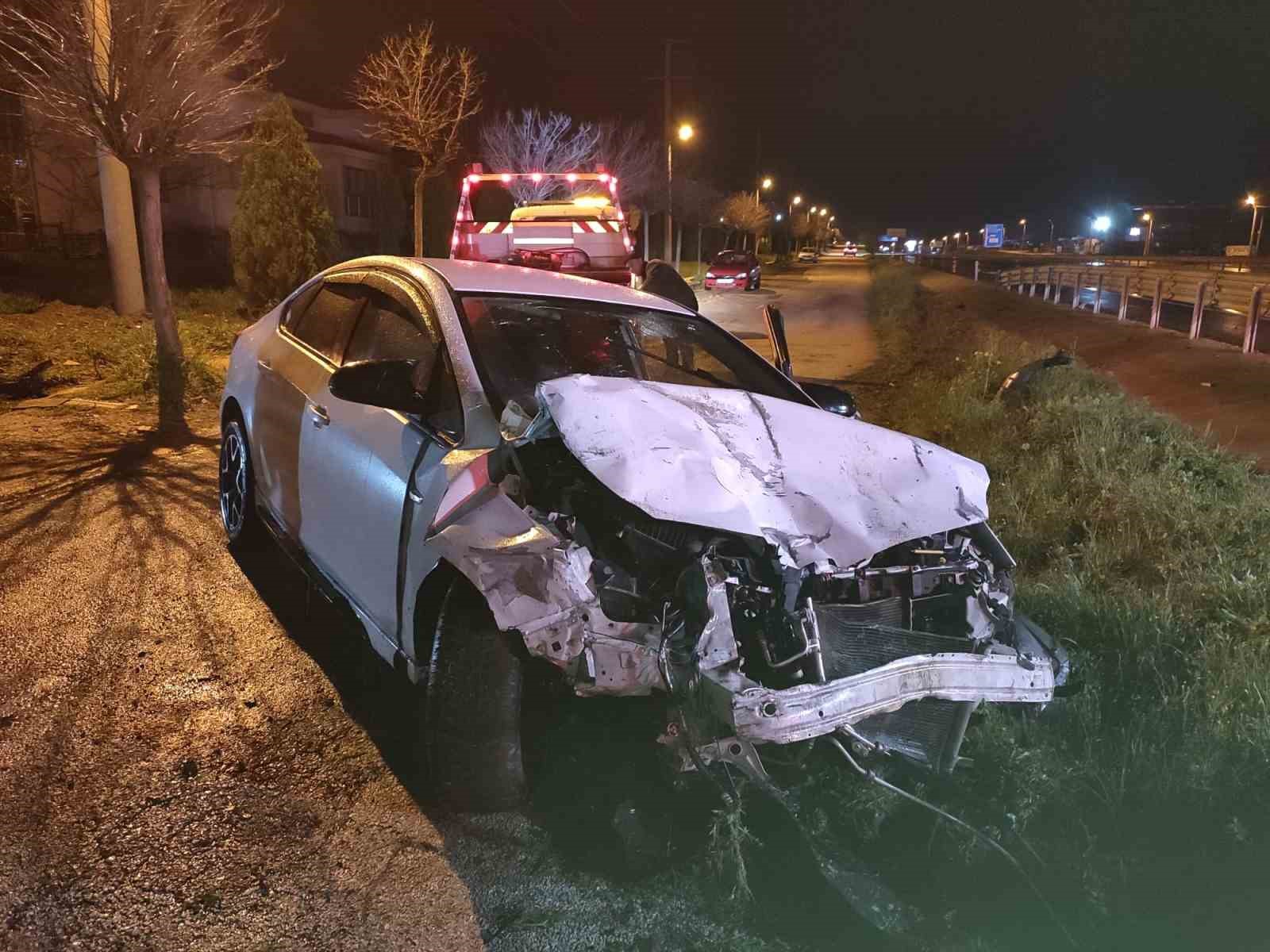 Edirne’de otomobil ile cipin çarpıştığı kazada 3 kişi yaralandı
