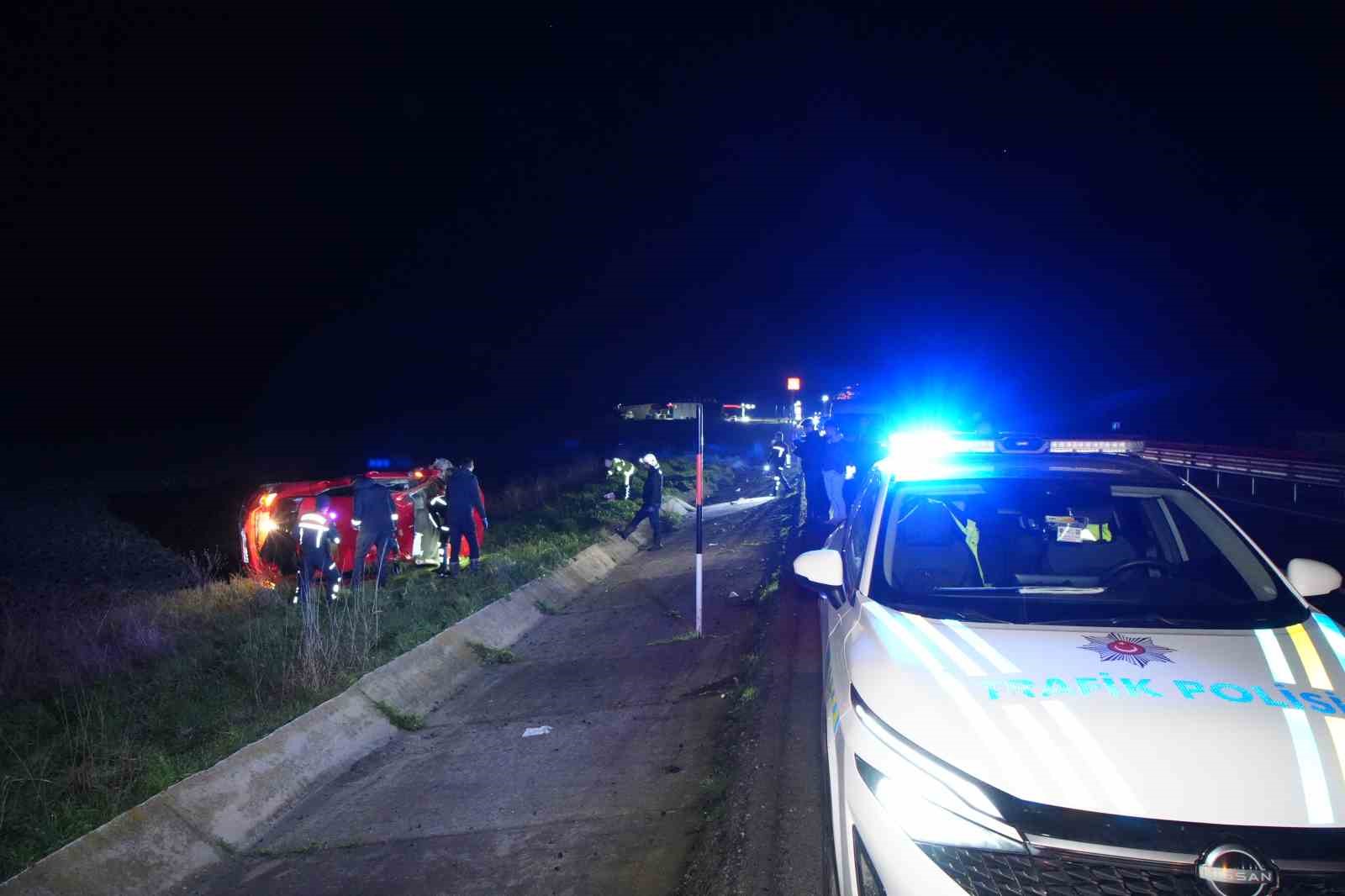 Edirne’de otomobil takla attı: 1’i ağır 2 yaralı
