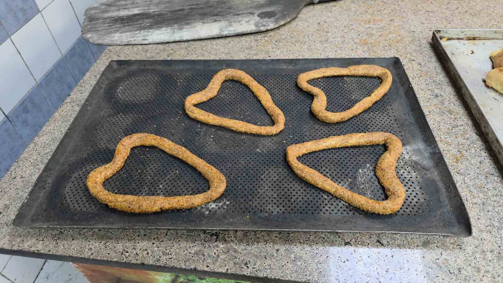 Edirne’de Sevgililer Günü’ne özel kalpli simit
