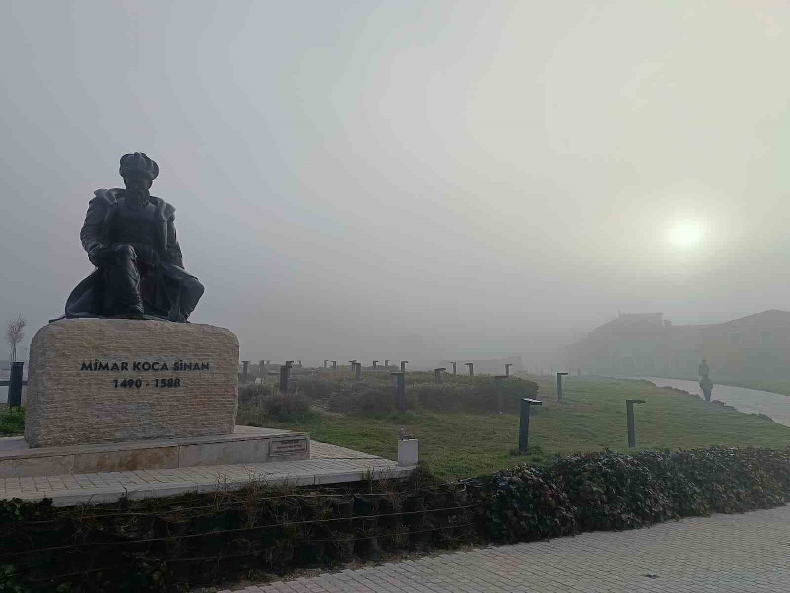Edirne’de sis etkili oldu, Selimiye gözden kayboldu
