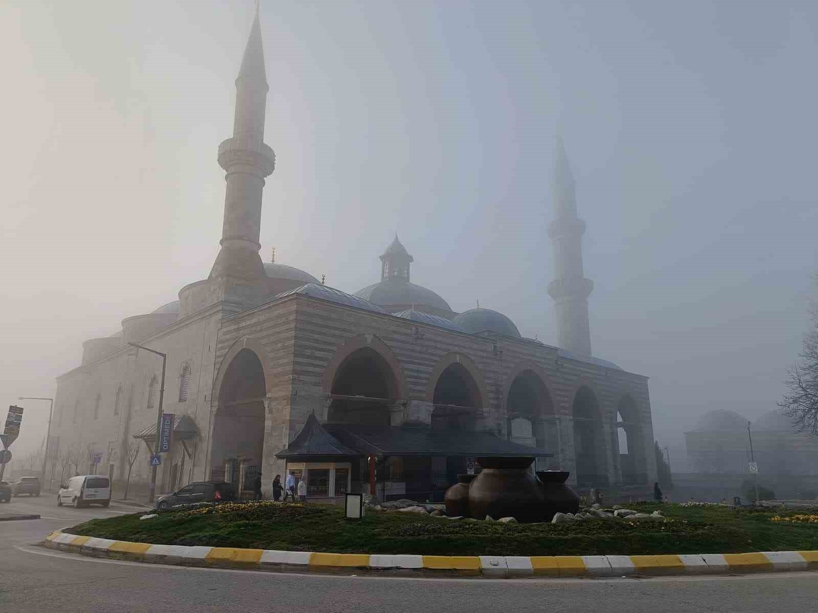 Edirne’de sis etkili oldu, Selimiye gözden kayboldu

