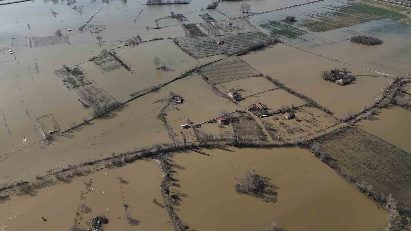 Edirne’de sular altında kalan yerleşim alanları ve çiftlikler havadan görüntülendi
