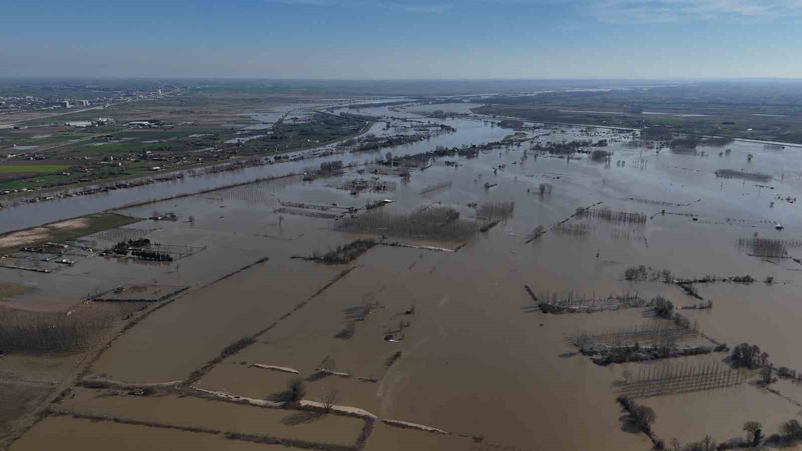 Edirne’de sular altında kalan yerleşim alanları ve çiftlikler havadan görüntülendi
